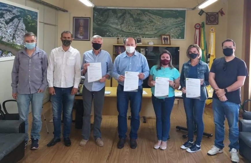 Assinadas Ordens de Serviço para adequação de acessibilidade em mais quatro unidades escolares de Herval d’Oeste