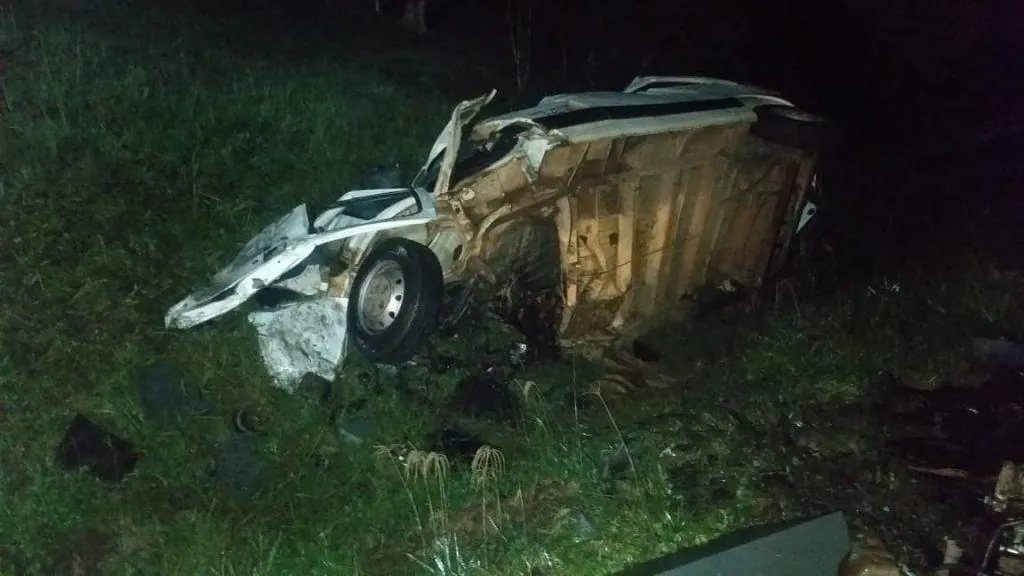 Foto: Com o impacto o veículo ficou destruído