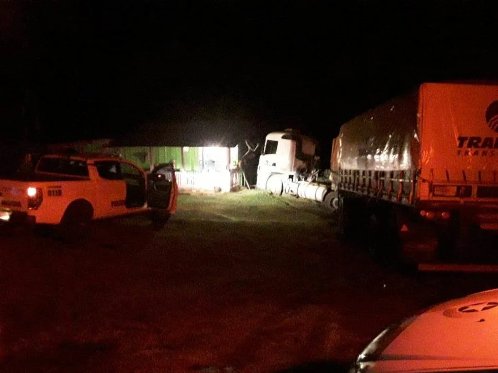 Motorista embriagado é preso após confundir residência com posto de combustível