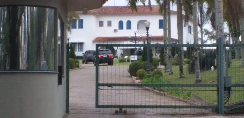 PF faz buscas na casa oficial do governador de SC