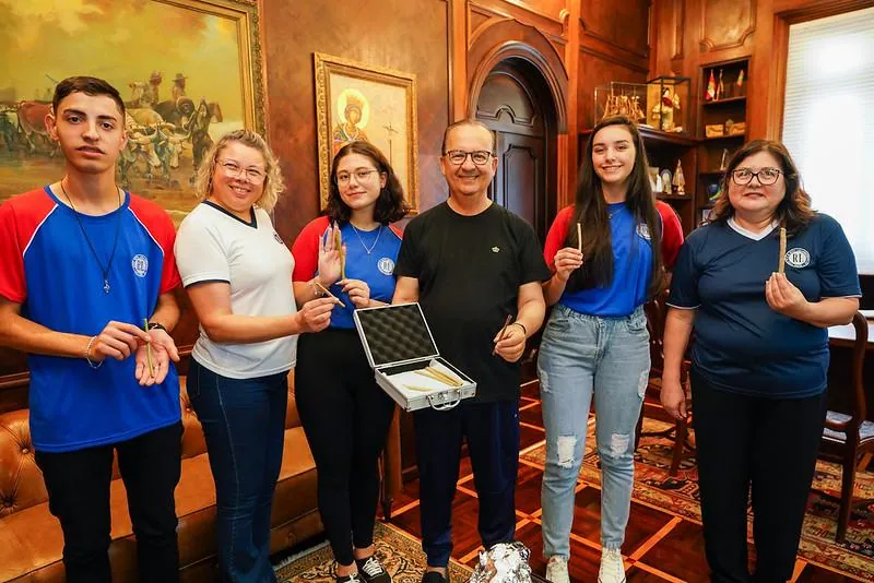 Governador conhece projeto de escola de Água Doce que participará de disputa nacional de inovação