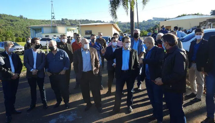 Governador vistoria a SC-467 entre Ouro e Jaborá