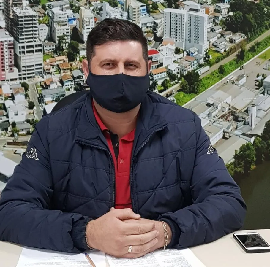 Vereador Everton Parisenti requer que medidas de enfrentamento da Covid-19 sejam tomadas em conjunto entre os três municípios