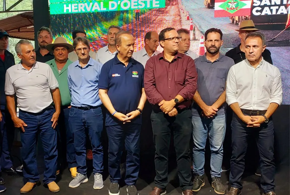 Governador Jorginho Mello oficializa Programa Estrada Boa Rural para o interior do município de Herval