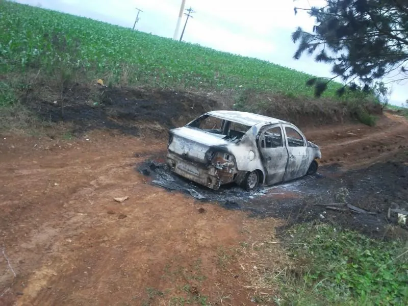 Foto: Carro incendiado