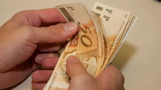 Trabalhador com jornada reduzida deve receber 13º e férias integrais