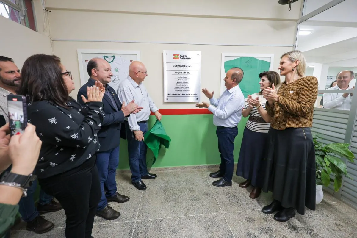 Governador entrega revitalização da EEB Melo e Alvim em Herval d’Oeste