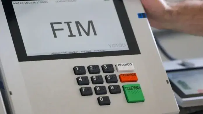 TSE suspende divulgação da apuração após prorrogação da votação; urnas já haviam sido recolhidas em SC