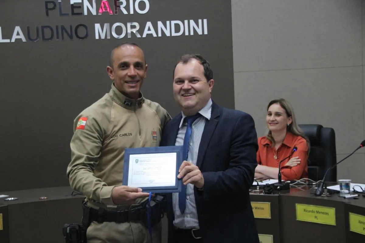 Sargento da PM, que salvou vida de homem em tentativa de suicídio, é homenageado pela Câmara de Vereadores de Joaçaba