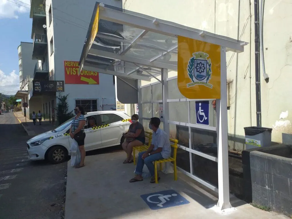 Pontos de ônibus são revitalizados em Herval d’Oeste