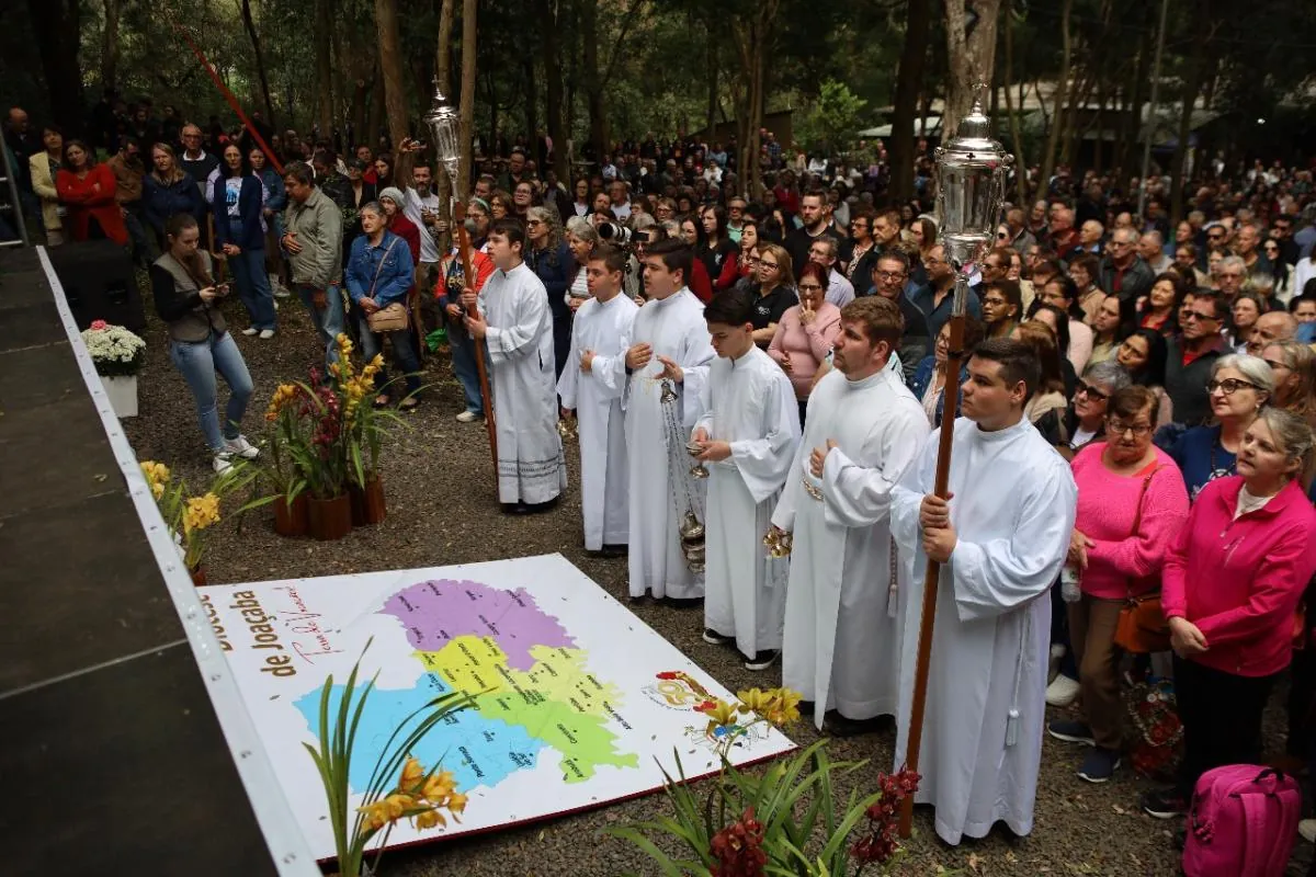 Celebração do Jubileu de Ouro da Diocese de Joaçaba reúne grande público em Erval Velho