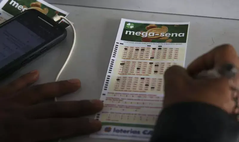 Bolão de 30 cotas do município de Ipira acerta as 6 dezenas da Mega-sena da virada