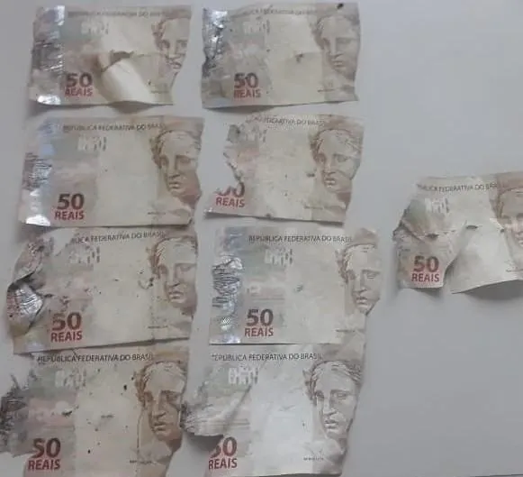 Policiais devolvem dinheiro perdido por agricultor em acidente