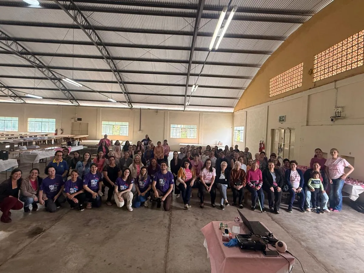 Secretaria de Saúde e COMDIM promovem evento do Outubro Rosa na comunidade de Santa Helena