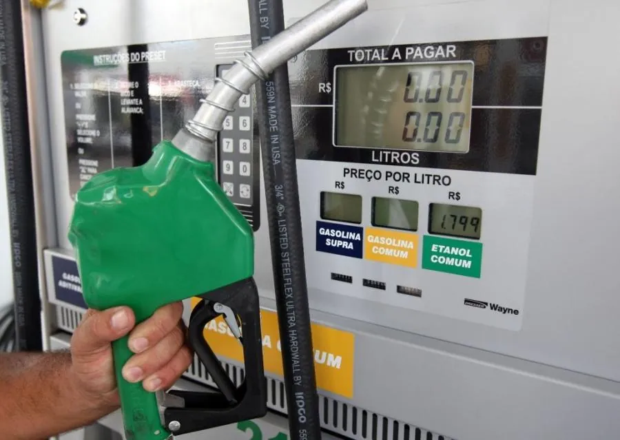 Petrobras reduz preço da gasolina em 8% a partir desta quarta-feira