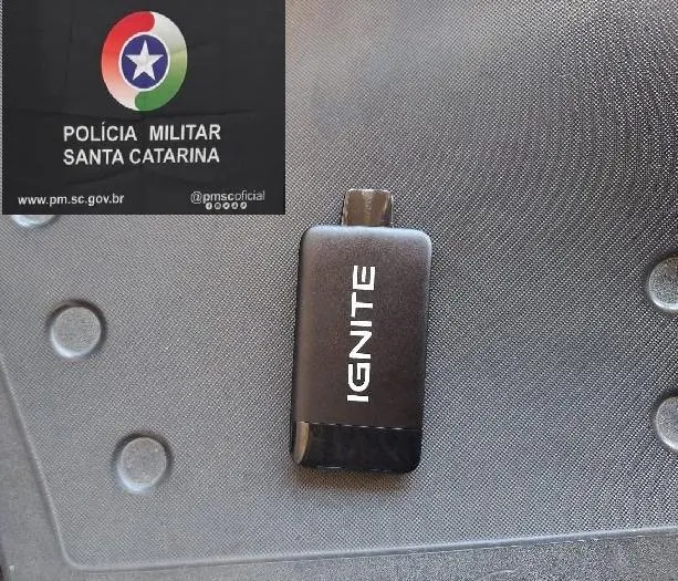 Adolescente de 16 anos é apreendido com vape dentro de escola em Campos Novos