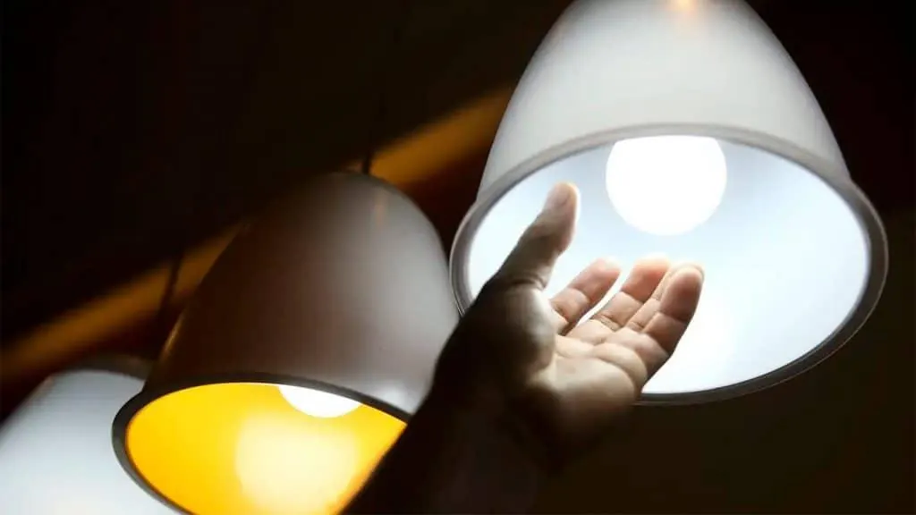 Conta de luz fica mais cara a partir desta terça-feira (01)