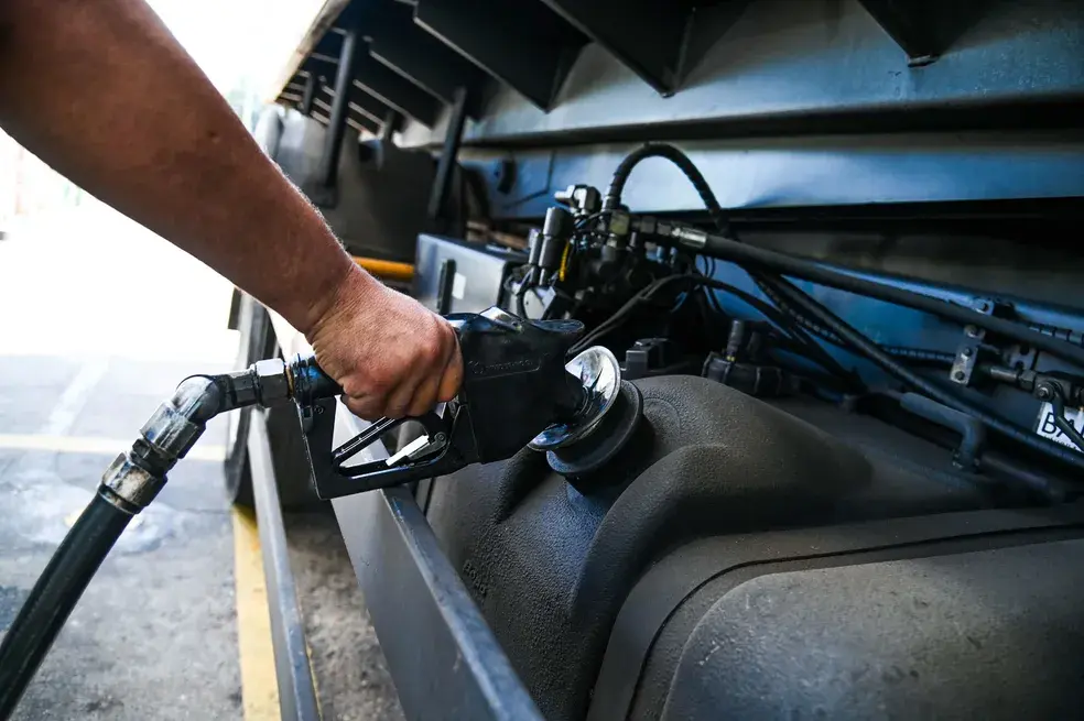Petrobras anuncia redução de R$ 0,40 no preço do diesel
