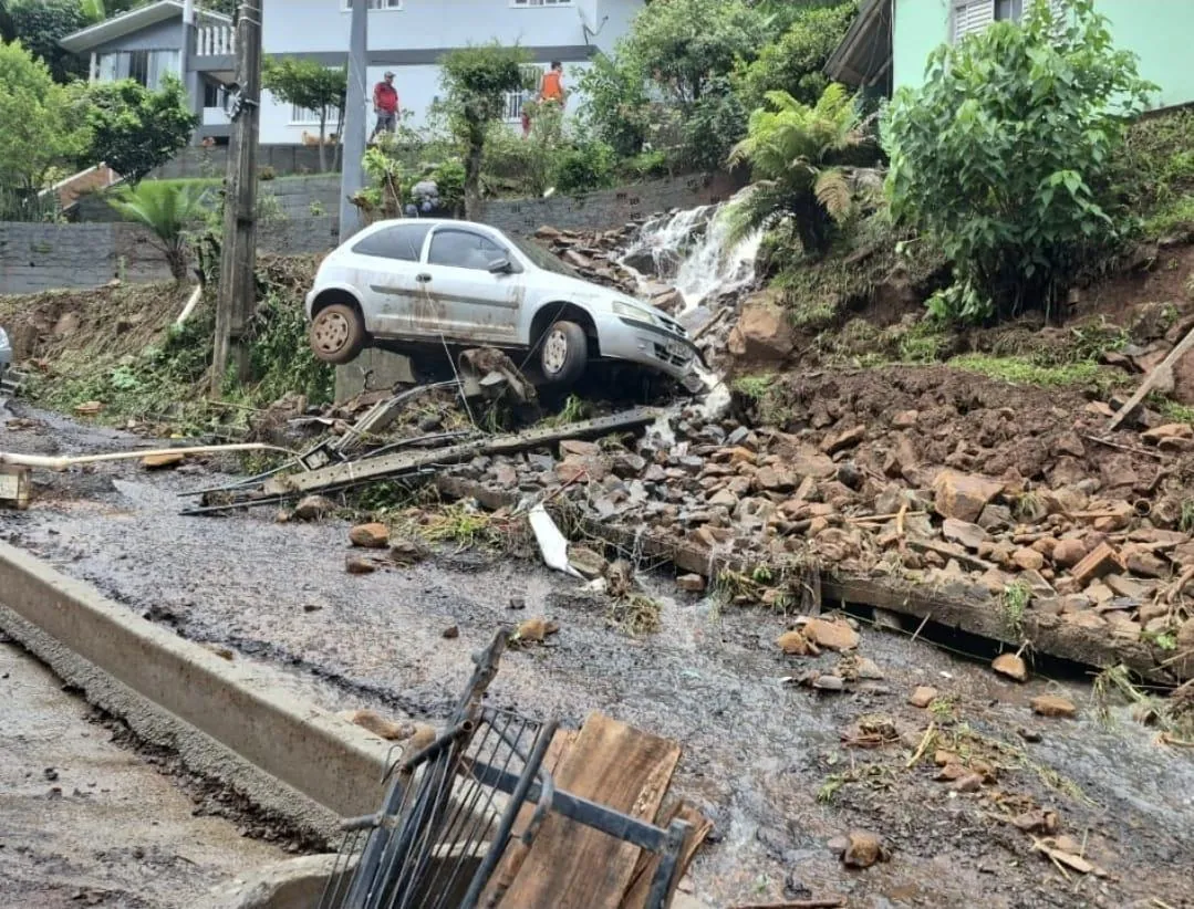 Chuva causa diversos transtornos durante a noite de réveillon em Joaçaba