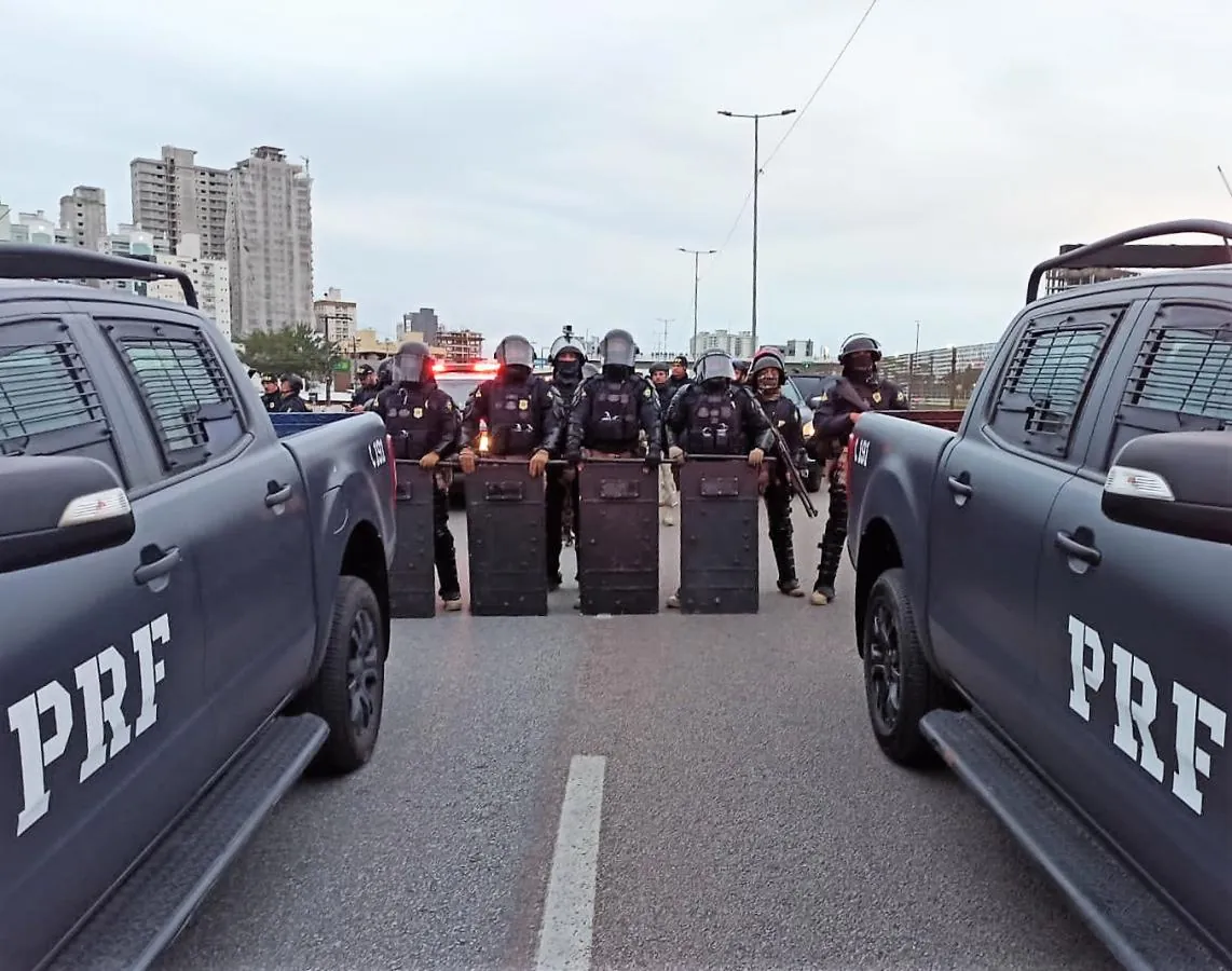 Justiça proíbe bloqueio de rodovias e acessos a portos no Litoral Norte de Santa Catarina