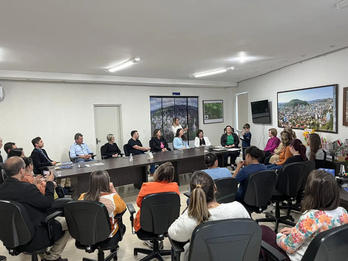 Joaçaba é o quarto município do Brasil a adotar Método IntraAct na Rede Municipal de Ensino