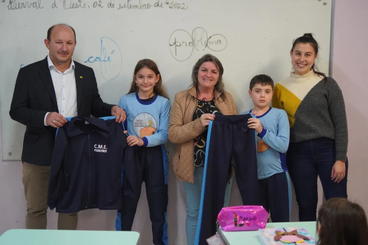 Secretaria Municipal de Educação de Herval d’Oeste finaliza entrega dos uniformes escolares