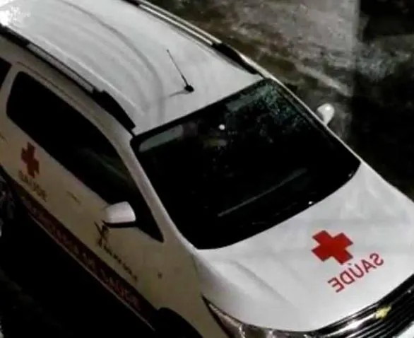 Homem é flagrado se masturbando dentro de veículo da saúde