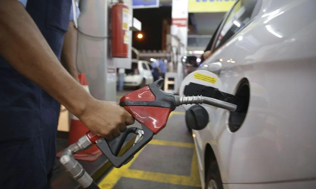 Petrobras anuncia reajuste de 7,2% nos preços da gasolina e do gás de cozinha