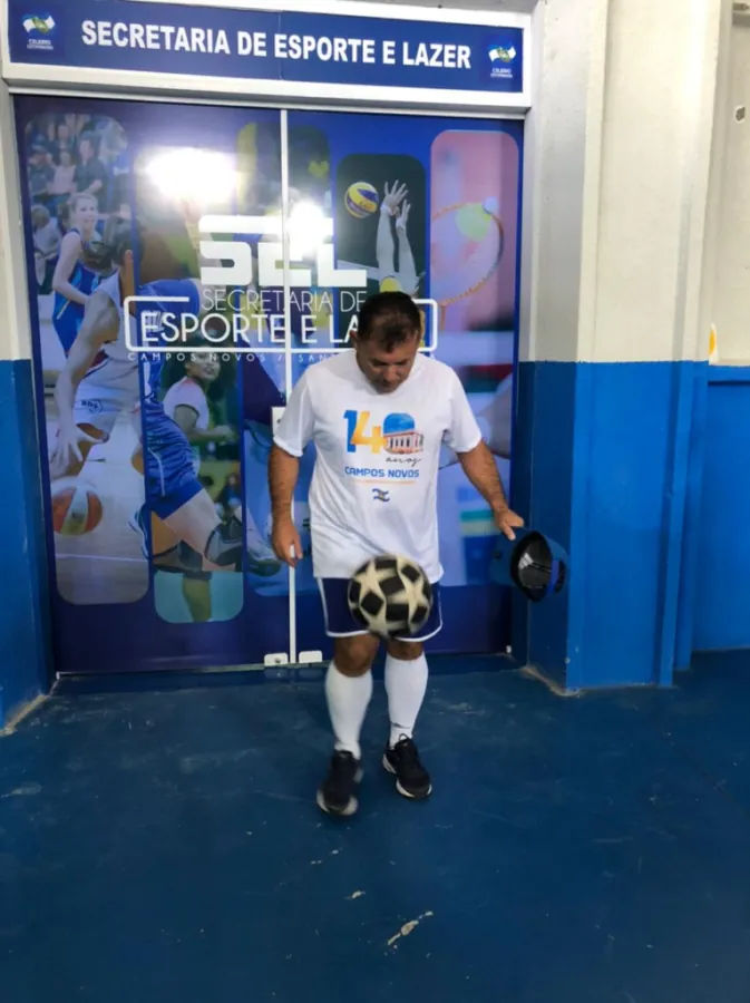 Campos Novos recebe recordista mundial de embaixadinhas