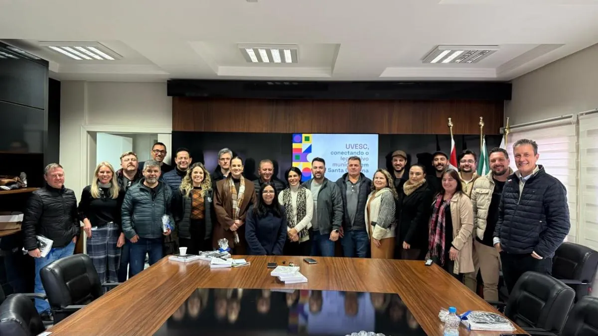 Uvesc e Câmara de Joaçaba oferecem capacitação e reúnem imprensa para lançar Atlas do Legislativo