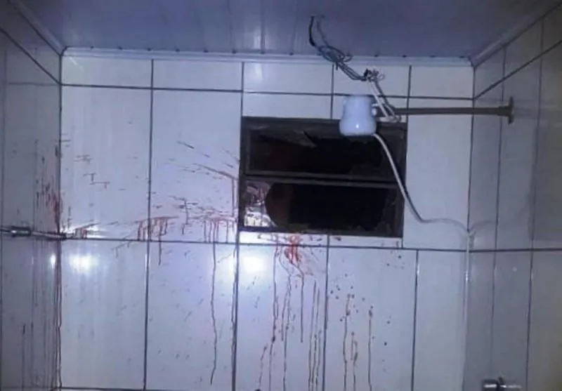 Ladrão morre após invadir casa e se ferir na janela do banheiro