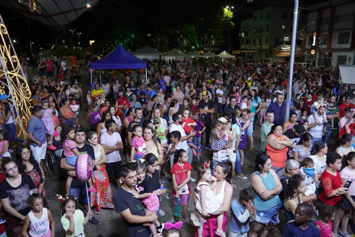 Abertura do Natal em Família Herval reuniu grande público na Praça da Estação Ferroviária