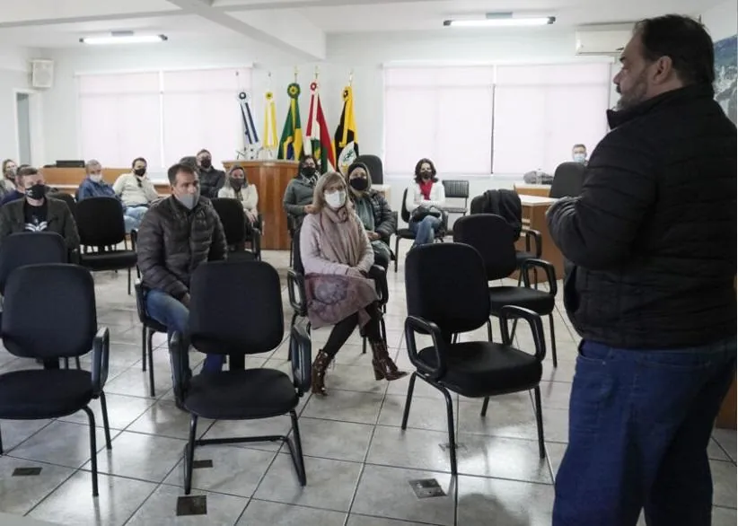 Vereadores convidam representante do Instituto Caminho do Rio do Peixe para participar de sessão