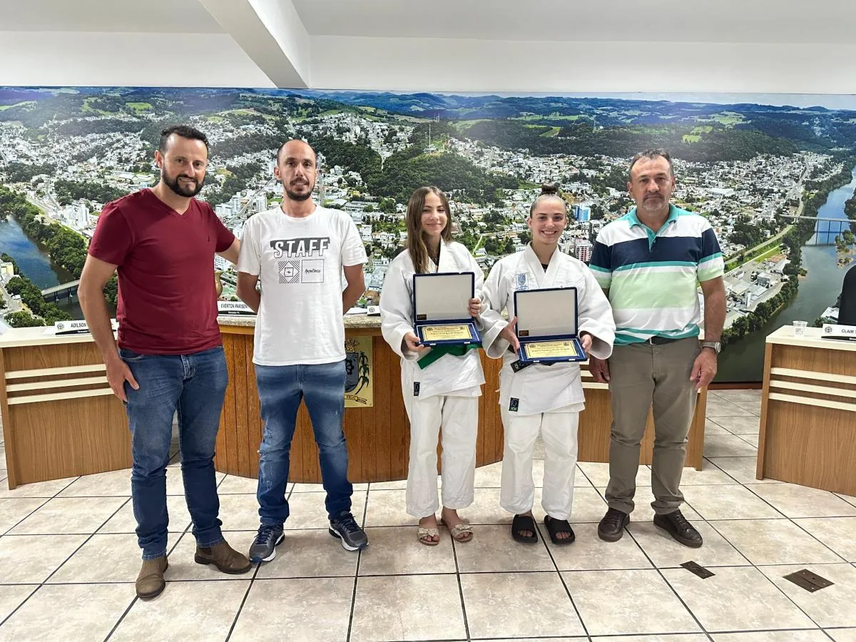 Judocas Mikaela e Mikely Delgado recebem Moção de Aplauso na Câmara de Vereadores de Herval d’Oeste