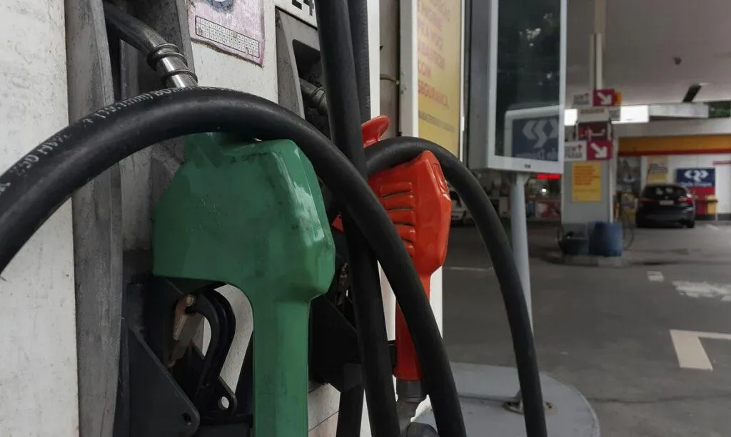 Petrobras reajusta em 6% o preço da gasolina nas refinarias a partir desta terça-feira