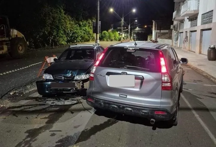 Motorista embriagado é preso após colidir contra veículo no centro de Herval d’Oeste