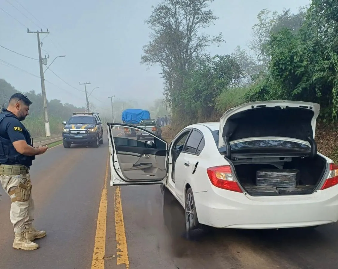 PRF intercepta automóvel clonado com mais de 120 quilos de maconha