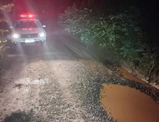 Homem embriagado é preso após agredir companheira que puxou o freio de mão de veículo em Luzerna