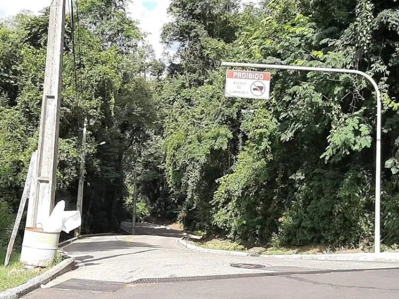 Prefeitura instala limitador de altura na Rua Augusto Arbugeri