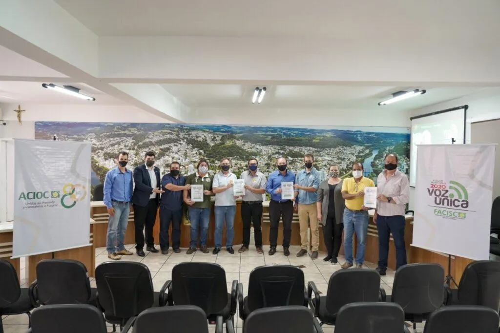 ACIOC entrega documento Voz Única para candidatos a prefeito de Joaçaba, Herval d’ Oeste e Luzerna