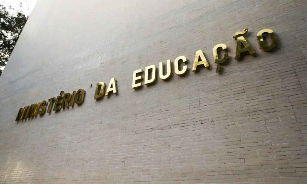 MEC publica portaria com diretrizes gerais para educação básica