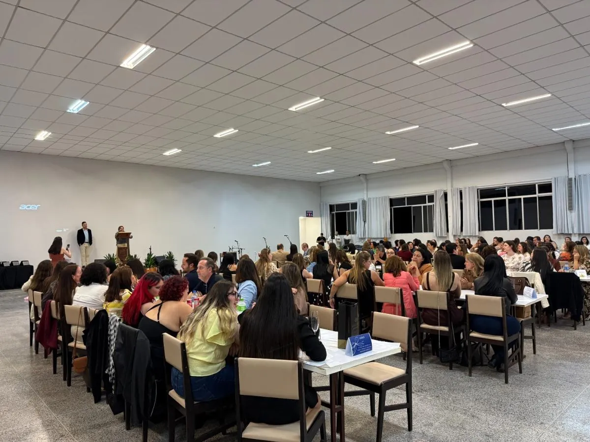 Joaçaba reúne mais de 400 profissionais em homenagem ao Dia do Professor