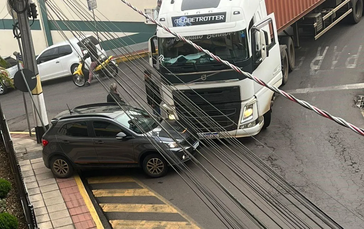Mais um acidente é registrado na Travessa Pinheiro Machado, em Herval d’Oeste