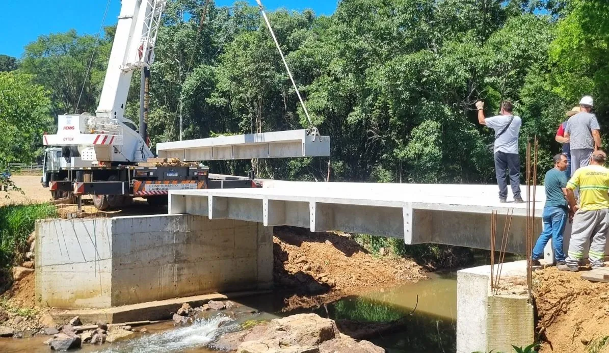 Ponte de Linha Ficagna foi finalizada nesta quarta-feira (27)
