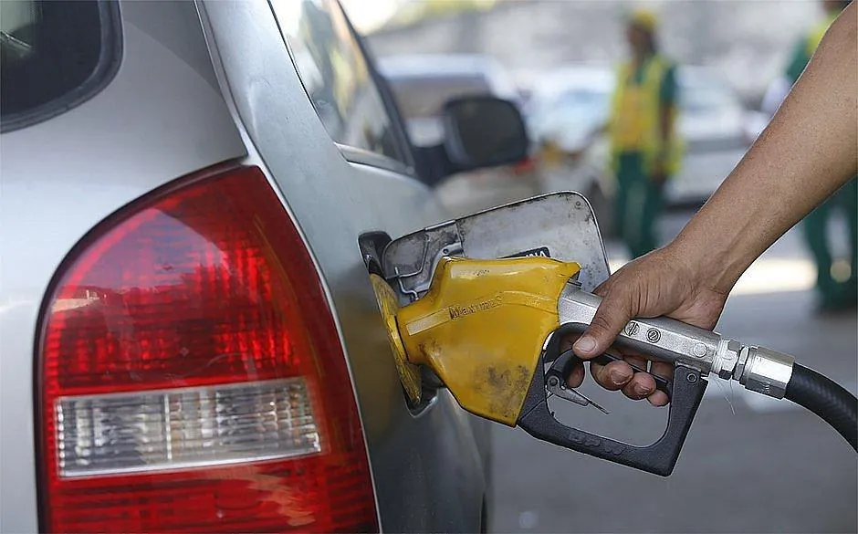 Nova gasolina se torna obrigatória em agosto e deve ser mais cara