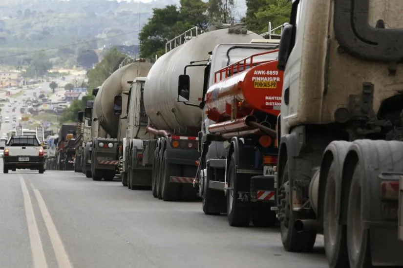 Caminhoneiros articulam nova greve nacional para fevereiro