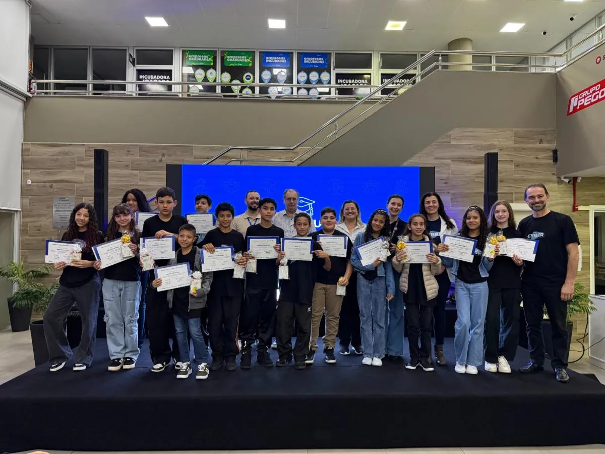 Alunos da Rede Municipal de Joaçaba concluem 7ª turma do Cybermaker e apresentam projetos