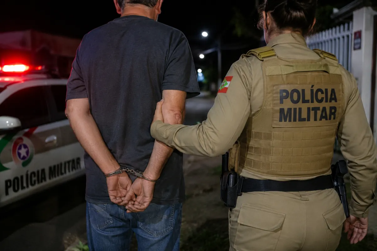 PM atende ocorrência de abandono de incapaz e prende homem por desobediência em Herval d’Oeste