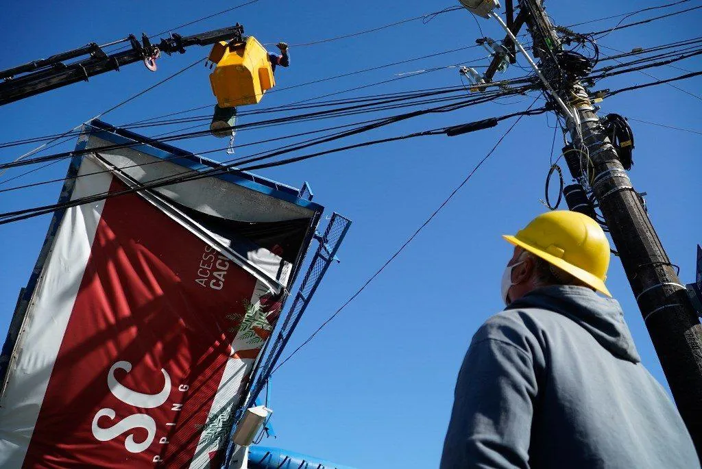 Celesc pede compreensão da população que teve energia elétrica interrompida