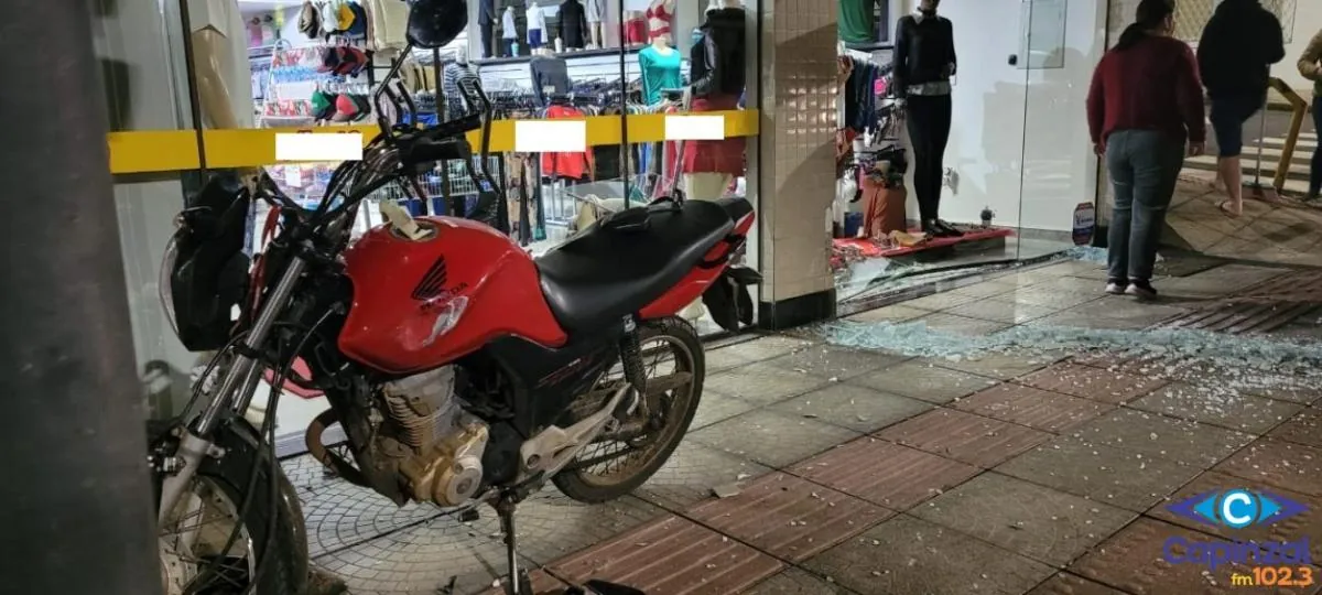Colisão entre moto e veículo de passeio deixou motociclista ferido no centro de Capinzal